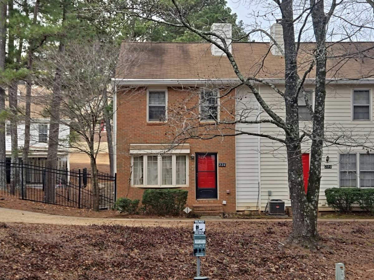 Chads Ford Way, Roswell, GA 30076