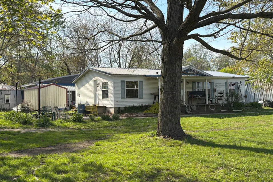 205 N Elm Street Aka Rr 1 Box 14 Parkersburg, IL 62452, Richland County