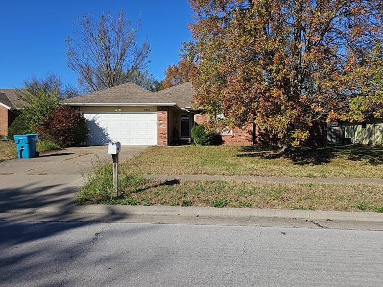 2263 West Deerfield St Springfield, MO 65807, Greene County