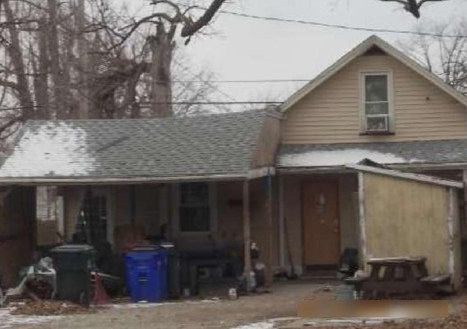 923 Oakland Rd NE Cedar Rapids, IA 52402, Linn County