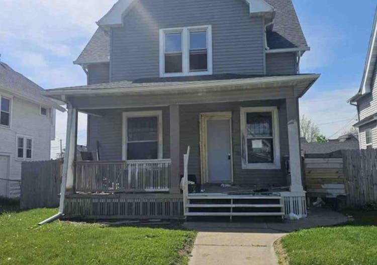 411 8th Ave SW Cedar Rapids, IA 52404, Linn County