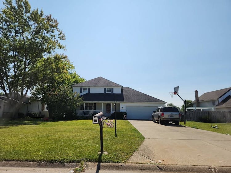 547 Fieldstone Dr Amherst, OH 44001, Lorain County