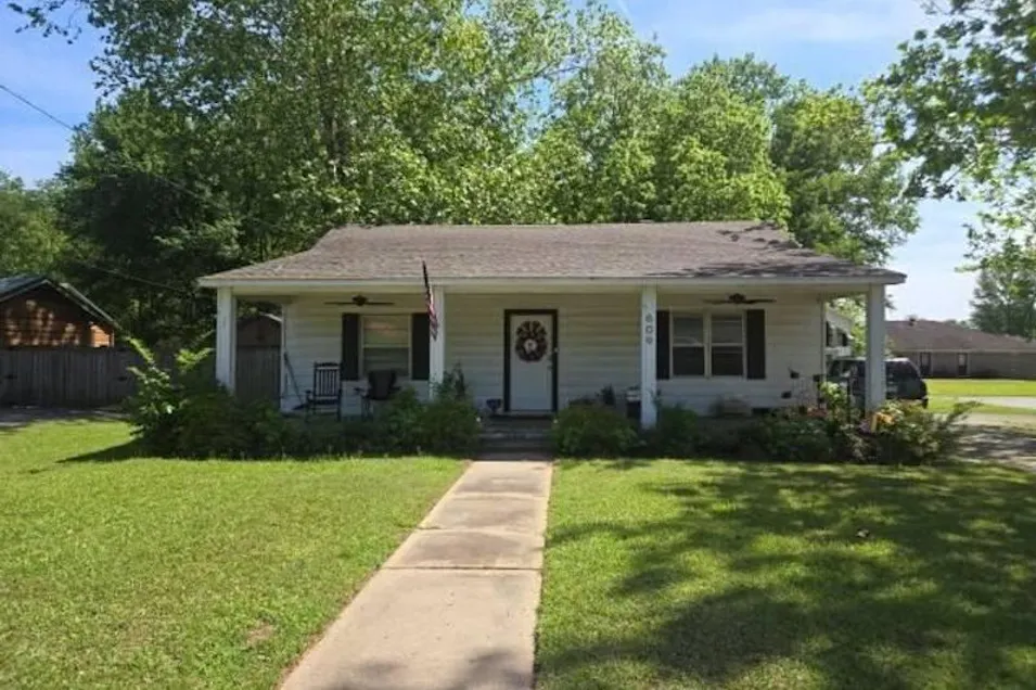 609 W. Center Street Beebe, AR 72012, White County