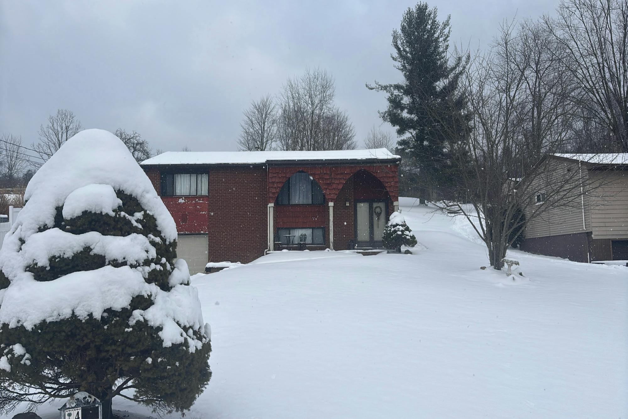 Blair Rd, Eighty Four, PA 15330