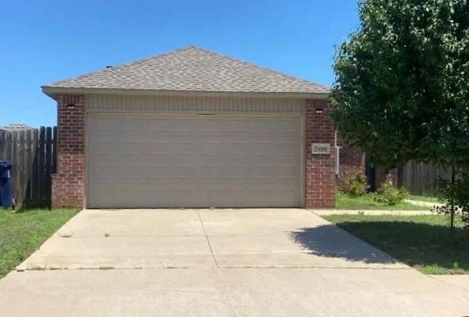 7600 Lipizzan Rd Oklahoma City, OK 73132, Oklahoma County