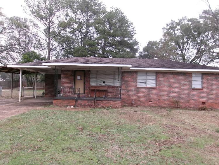 2707 Clyburne St Hueytown, AL 35023, Jefferson County