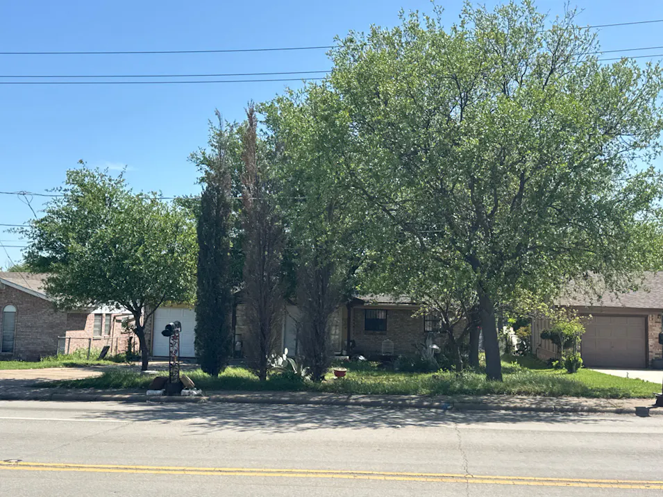 1522 SE 14th St Grand Prairie, TX 75051, Dallas County