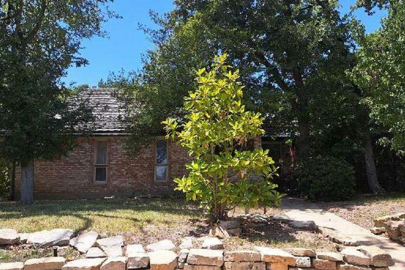 Colony Dr, Irving, TX 75061