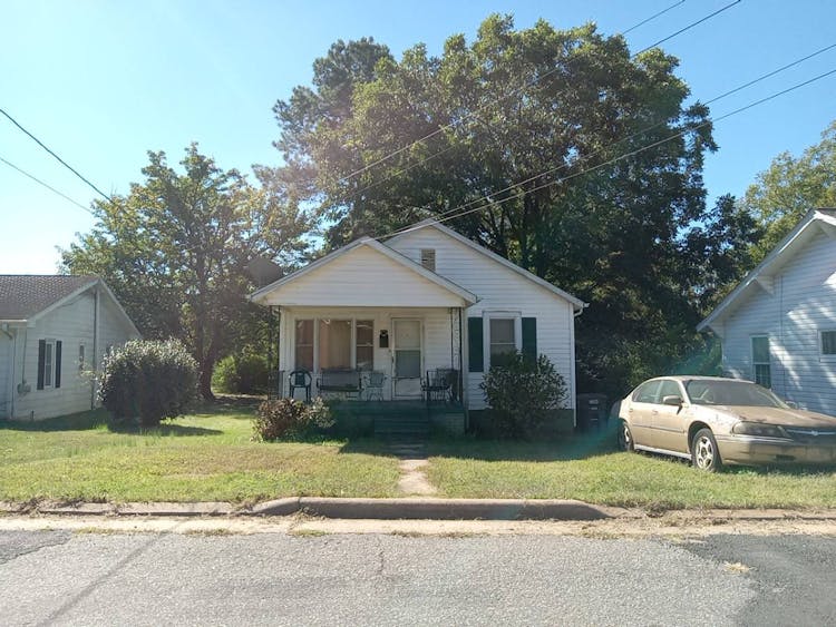 615 E A St Newton, NC 28658, Catawba County