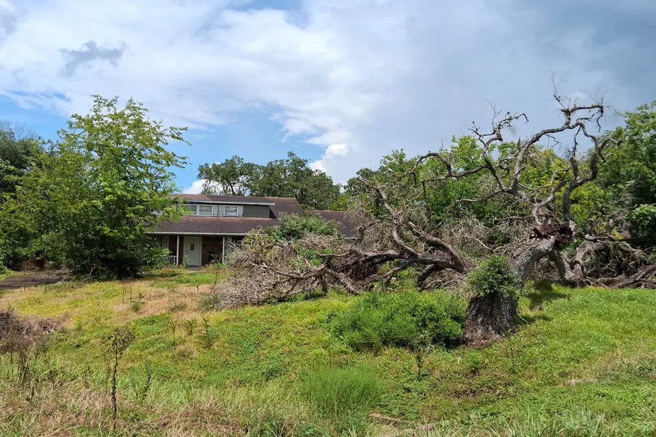 37 Robinhood Ln Clute, TX 77531, Brazoria County