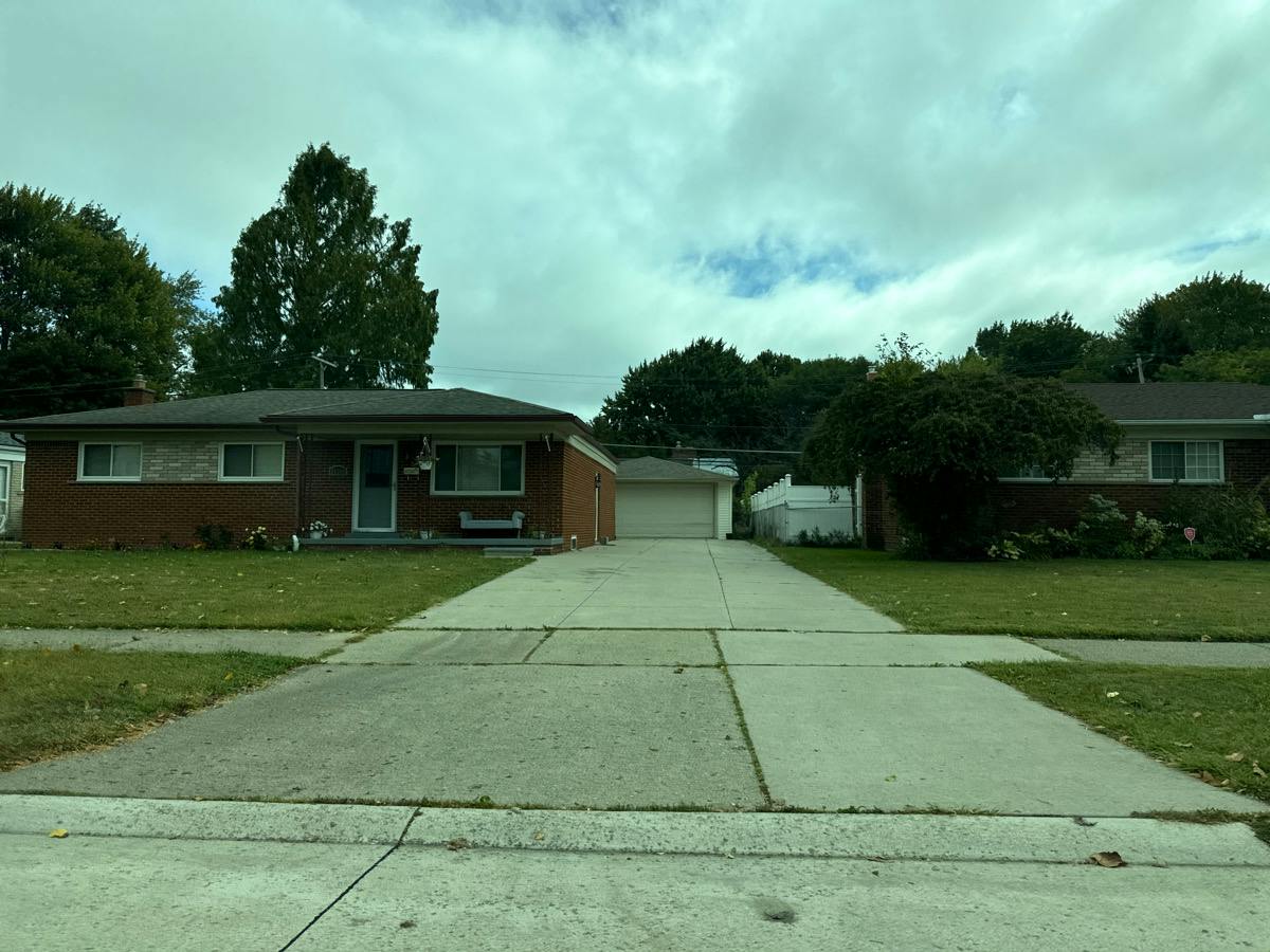 Tyler Dr, Sterling Heights, MI 48310