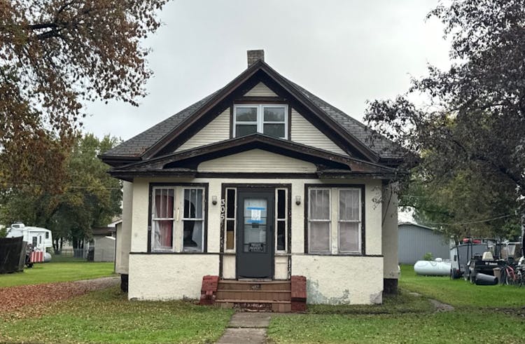 305 3rd St S Fairmount, ND 58030, Richland County