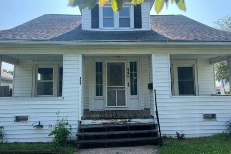 946 S 28th St South Bend, IN 46615, St. Joseph County