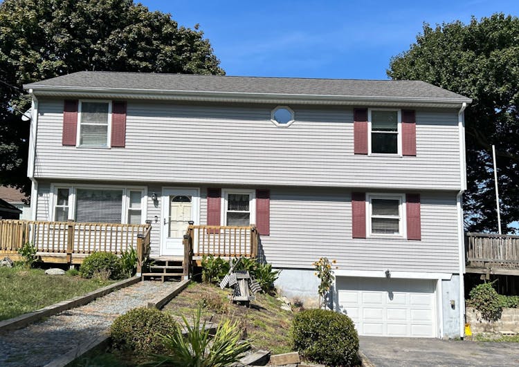 107 Fatima Drive Bristol, RI 02809, Bristol County