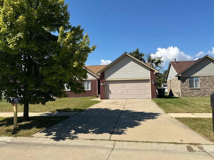 33787 Morse St Clinton Township, MI 48035, Macomb County