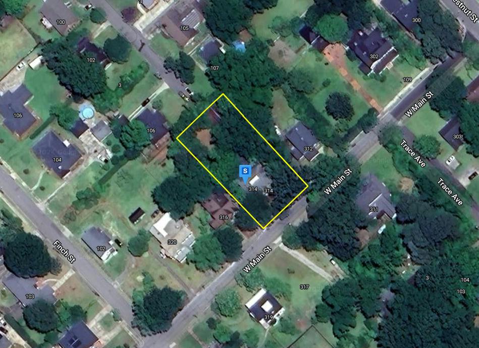 Main St, Clinton, NC 28328