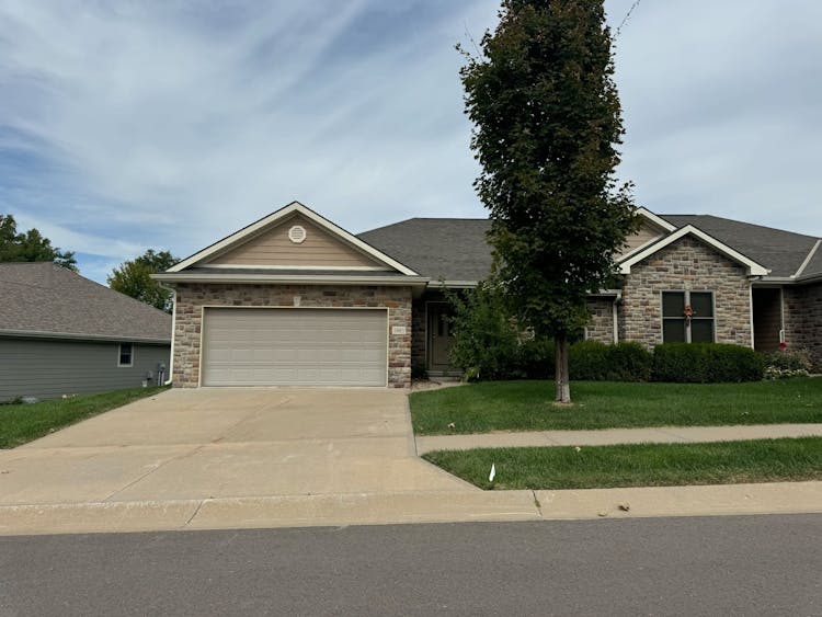 2003 Fountain Creek Dr Saint Joseph, MO 64504, Buchanan County