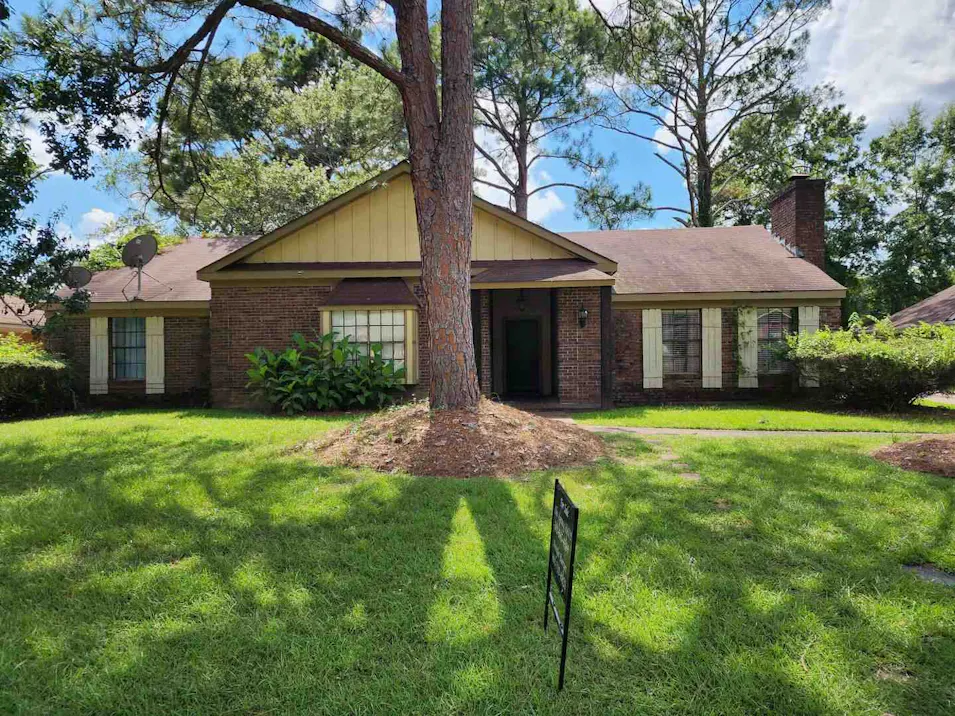 5055 Romany Dr Jackson, MS 39211, Hinds County