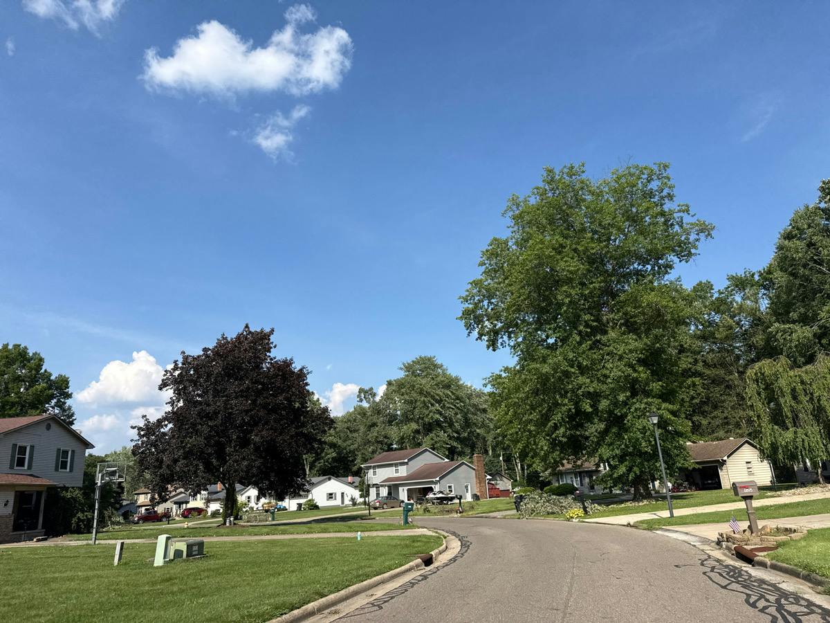 Colleen Dr, Youngstown, OH 44512