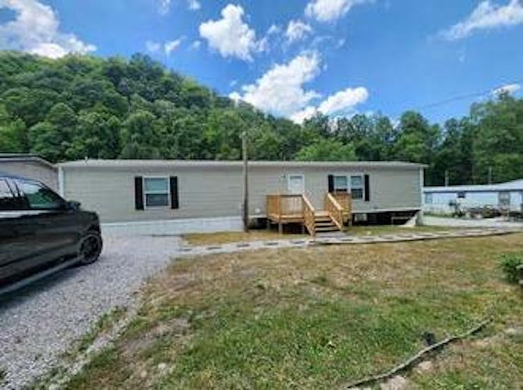 8492 Cabin Crk Rd Eskdale, WV 25075, Kanawha County