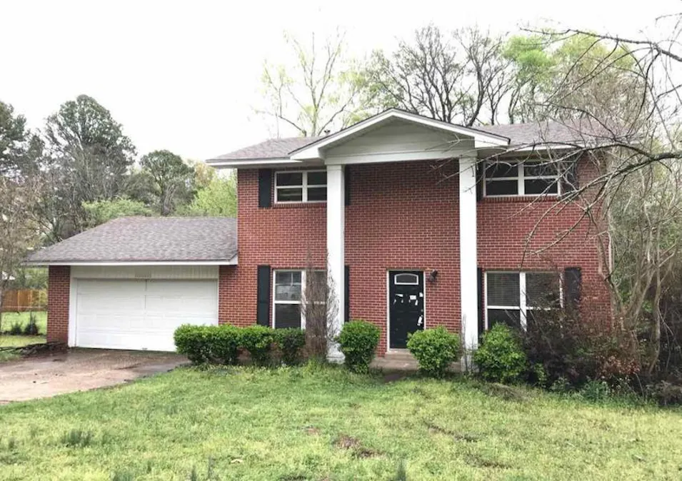 2309 W Lakeview Benton, AR 72015, Saline County