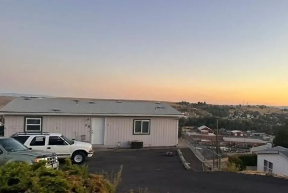 25 NE Mount Hebron Dr Pendleton, OR 97801, Umatilla County