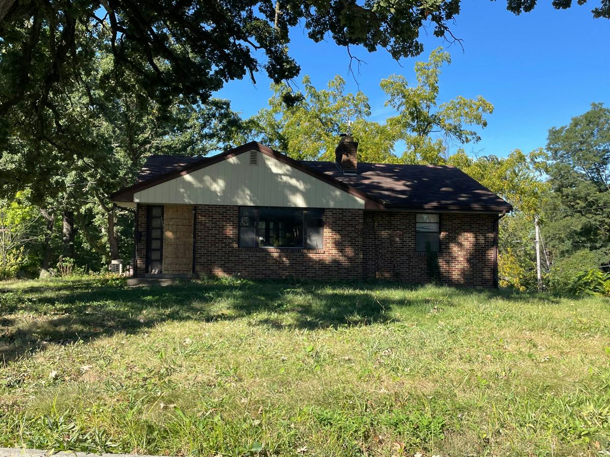 Courtland Dr, Des Moines, IA 50315