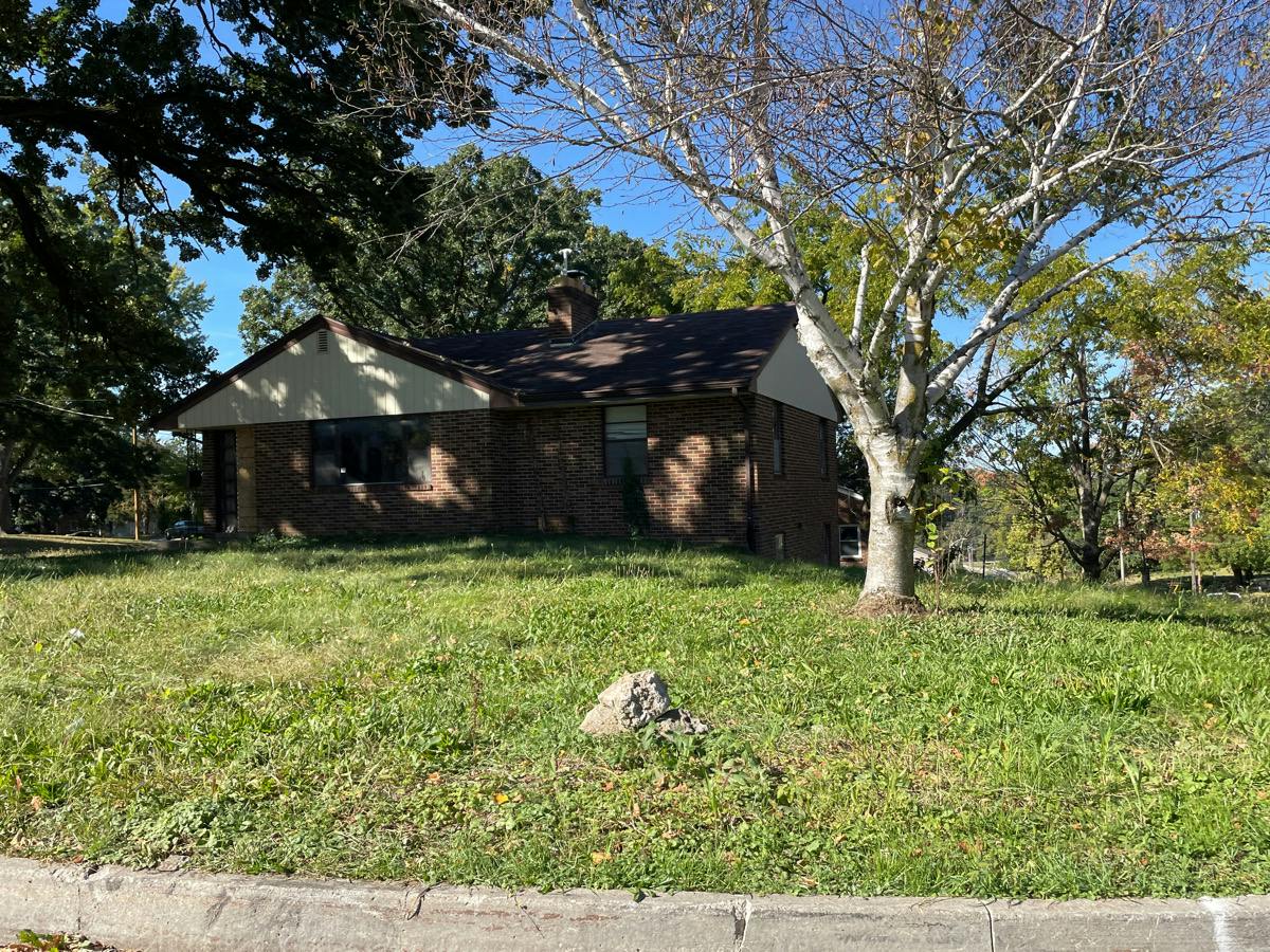 Courtland Dr, Des Moines, IA 50315 #1