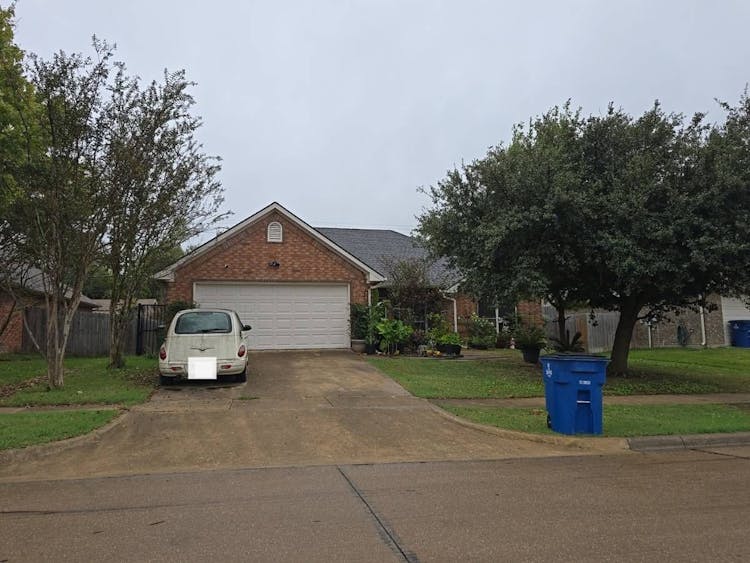 705 Oakmont Dr Ennis, TX 75119, Ellis County