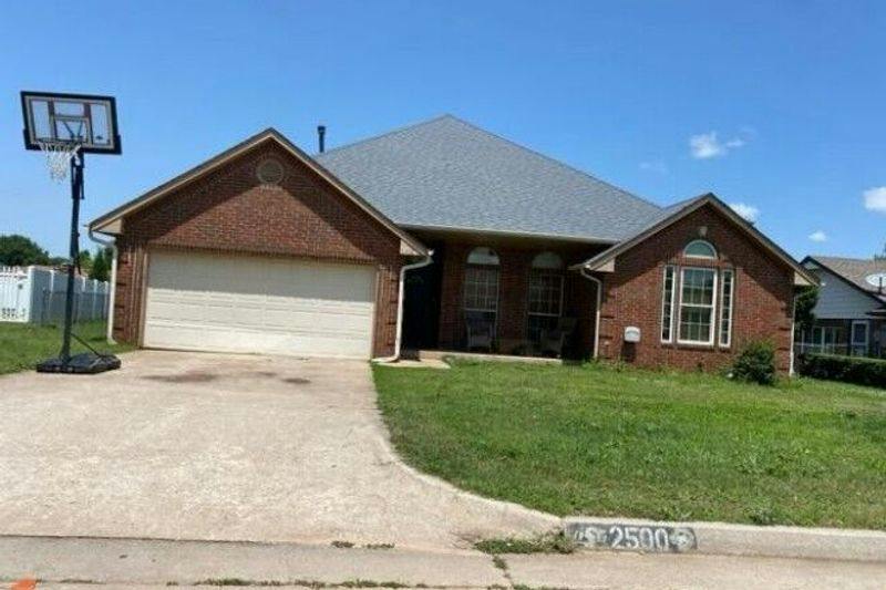Southlawn Dr, El Reno, OK 73036