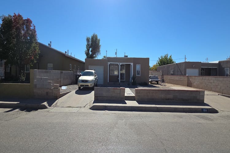 1014 La Luz Dr NW Albuquerque, NM 87107, Bernalillo County