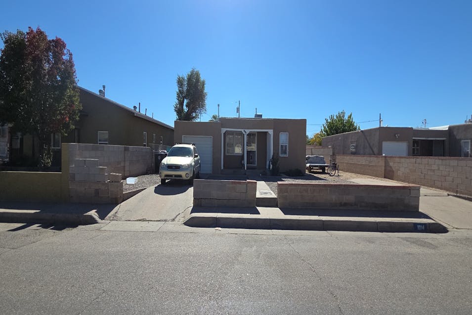 1014 La Luz Dr NW Albuquerque, NM 87107, Bernalillo County