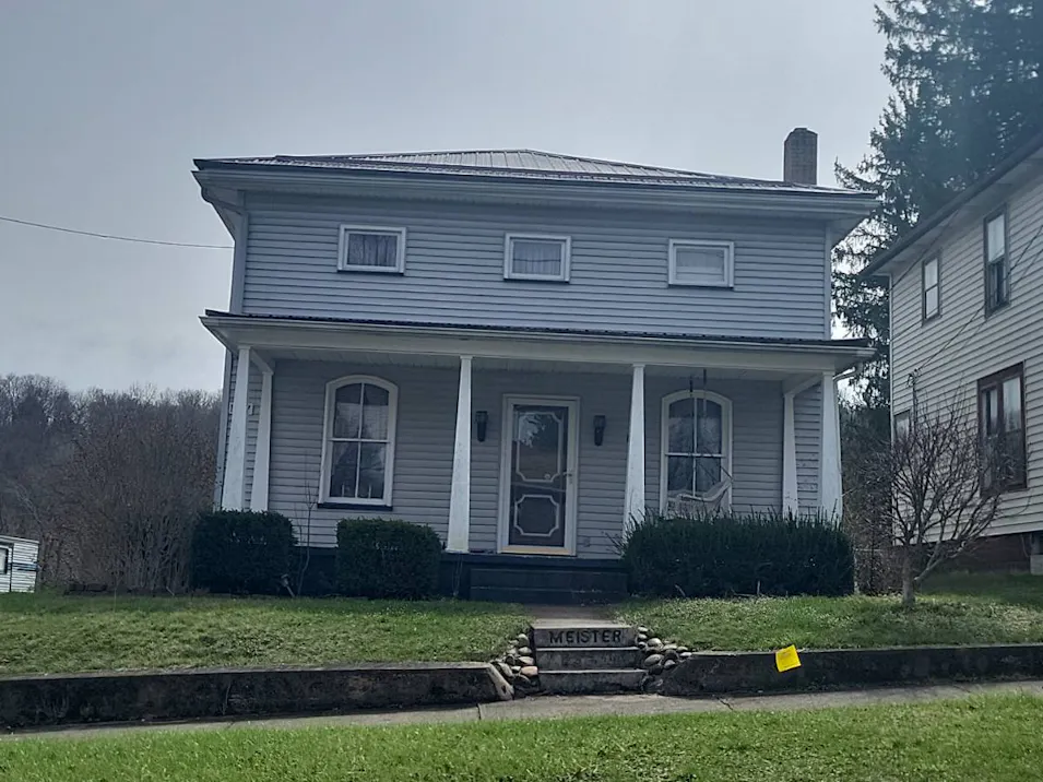 117 W Main St Salineville, OH 43945, Columbiana County