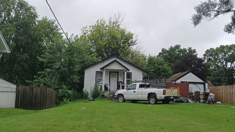 2111 37th St Des Moines, IA 50310, Polk County