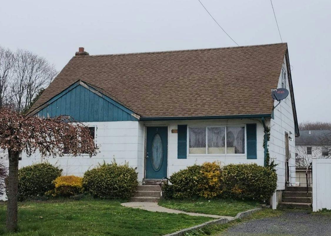 Montgomery St, Brentwood, NY 11717