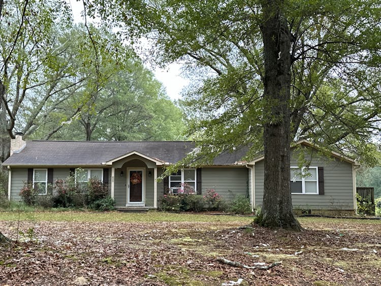 400 County Road 1557 Mooreville, MS 38857, Lee County