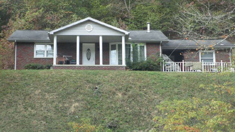 13 Mayfair Lane Charleston, WV 25311, Kanawha County