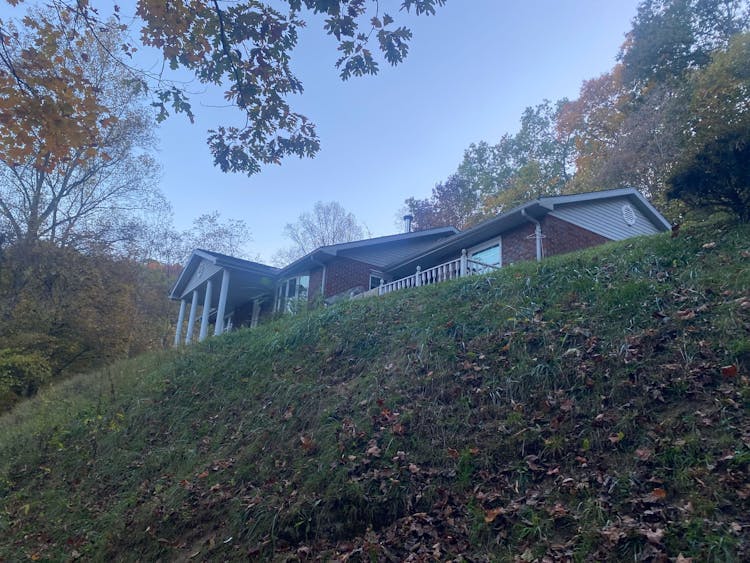 13 Mayfair Lane Charleston, WV 25311, Kanawha County