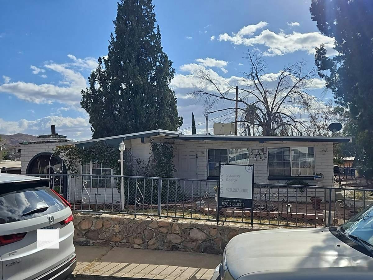 Ellis St, Nogales, AZ 85621