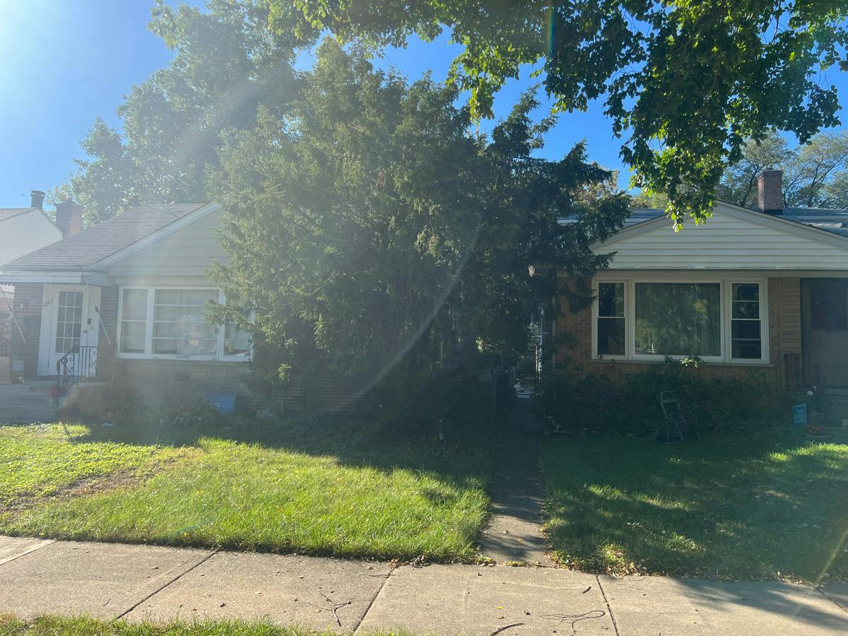 Greenleaf St, Skokie, IL 60077 #1
