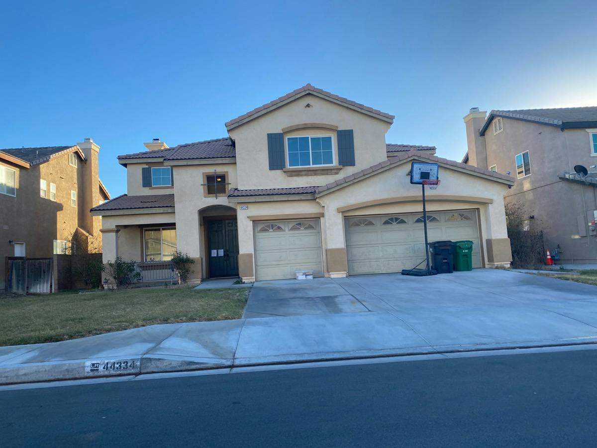 Raven Ln, Lancaster, CA 93536