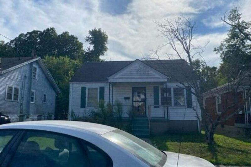Earl Ave, Louisville, KY 40215