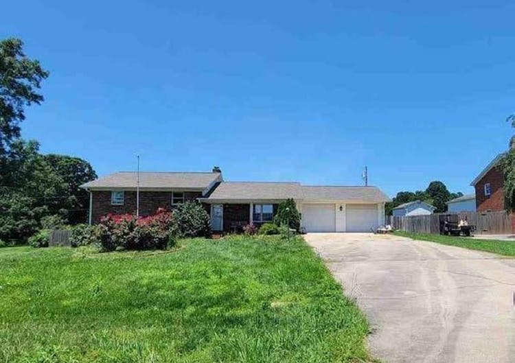 306 Lenalan Dr Lexington, NC 27295, Davidson County