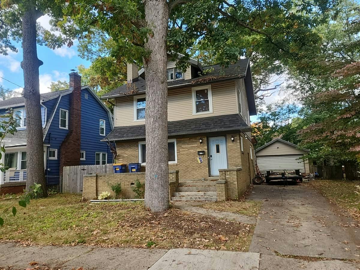 Calvin Ave, Grand Rapids, MI 49506
