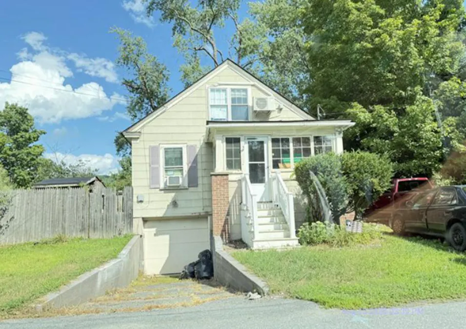 222 South Street Wilder, VT 05088, Windsor County