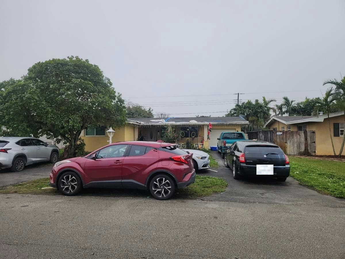 10th St, Pembroke Pines, FL 33024