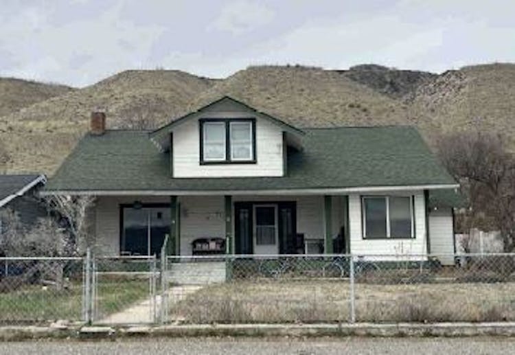 228 Warren Ave W Pateros, WA 98846, Okanogan County