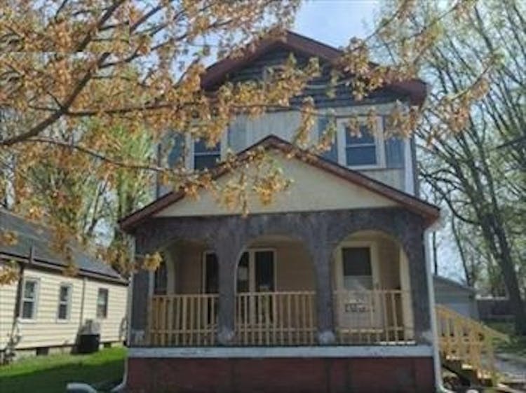 906 W MacArthur Ave Bloomington, IL 61701, McLean County