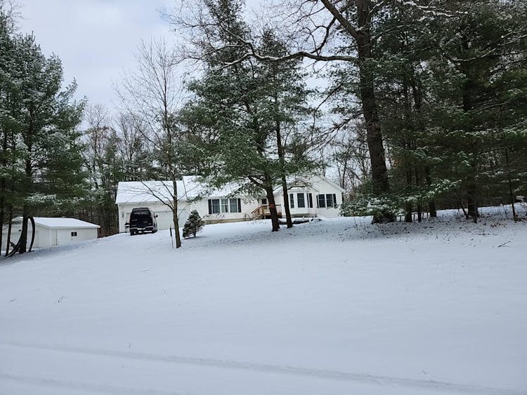 12815 NE Hamilton Hills Dr Gowen, MI 49326, Kent County