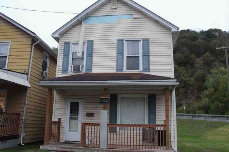 109 Pleasant St Hinton, WV 25951, Summers County